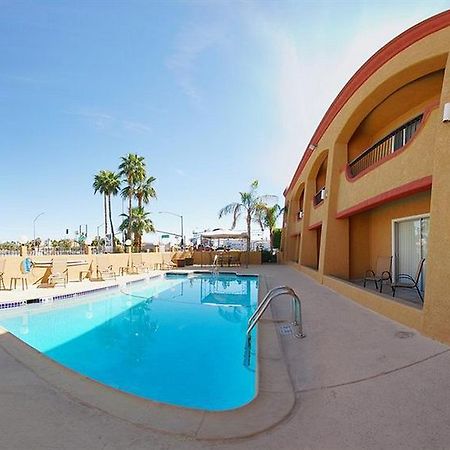 Hollies Hotel & Suites Calexico Exterior foto
